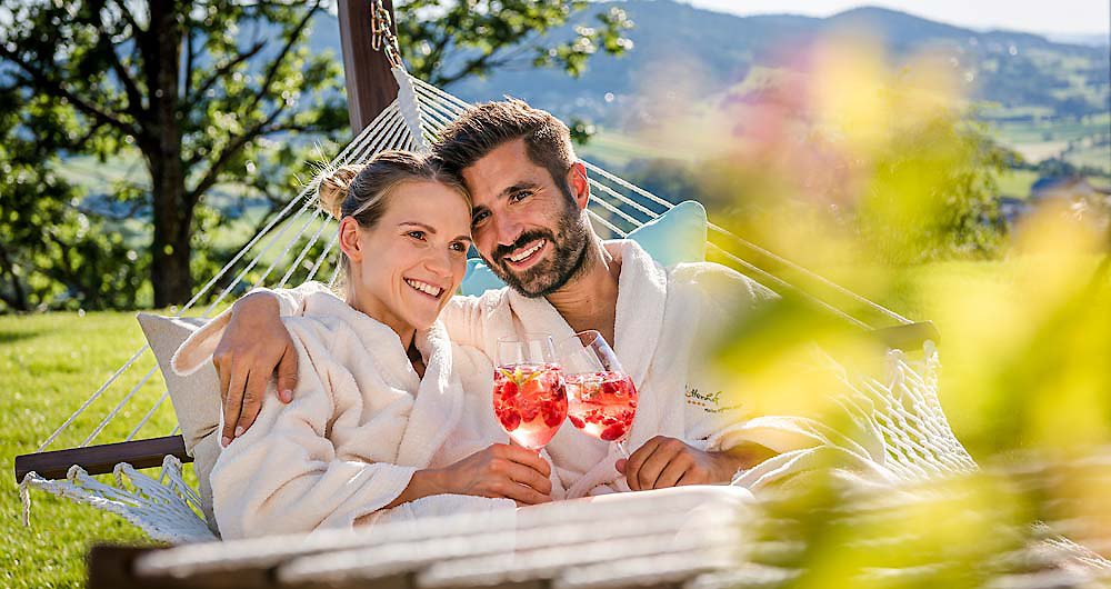 Relaxen im Wellnessgarten im 4-Sterne Hotel